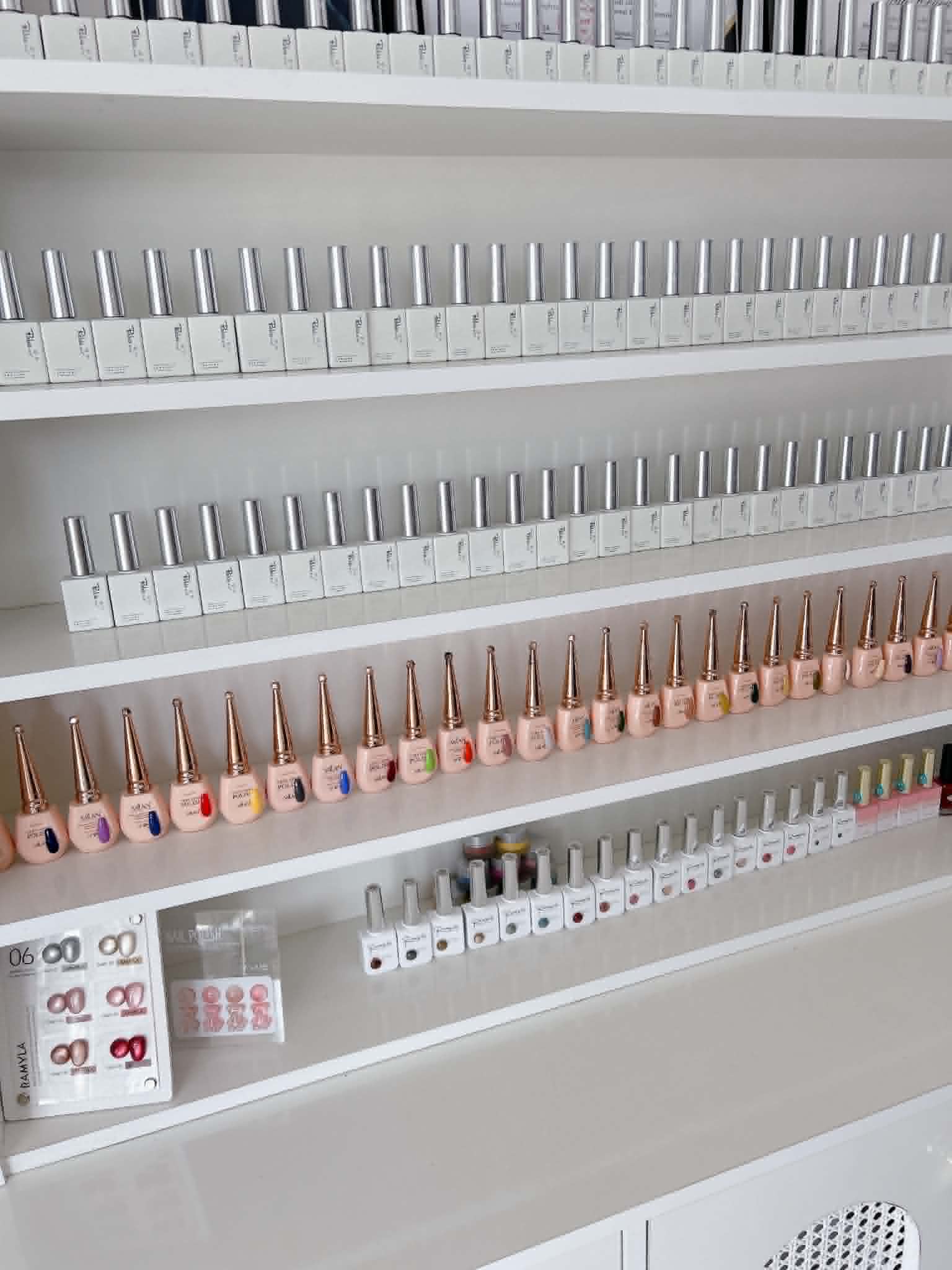 Kệ sơn gel nhiều màu tại tiệm 1M65